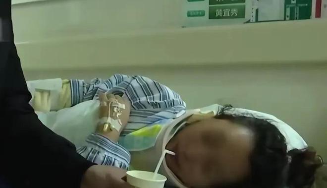 子一怒之下用车堵住了整个车库出口！AG真人平台车位被占36小时杭州女(图2)